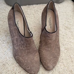 Taryn Rose size 36 / size 6 heels